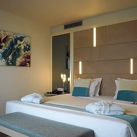 The One Grand Da Povoa - By Mhmb Hospitality מלון